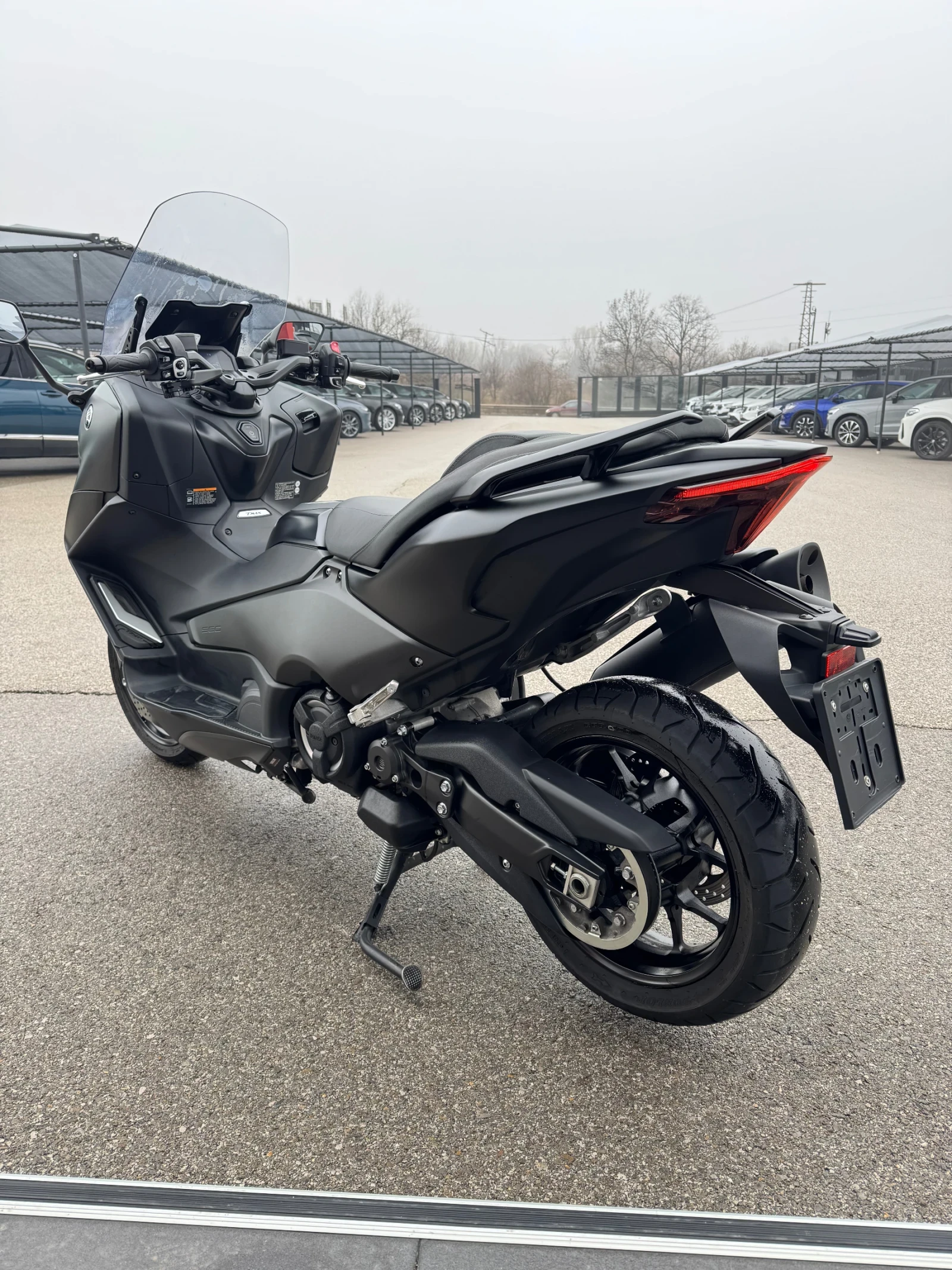 Yamaha T-max 560i-ABS-TCS-KEYLESS-КАТО НОВ - изображение 4