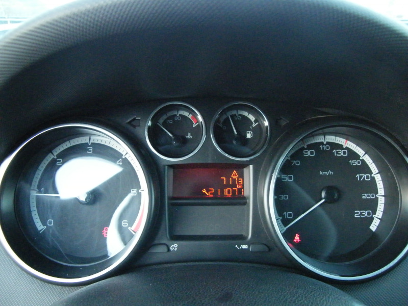 Peugeot 308 1.6HDI, снимка 9 - Автомобили и джипове - 43183570