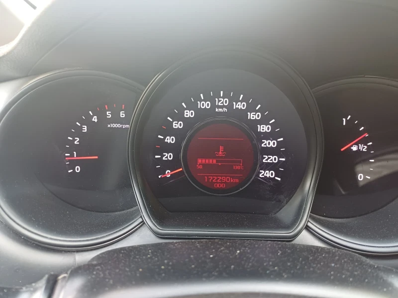 Kia Ceed 1.4 diesel, снимка 8 - Автомобили и джипове - 53021060