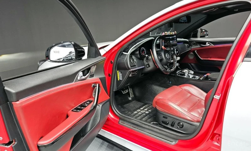 Kia Stinger, снимка 11 - Автомобили и джипове - 53530235