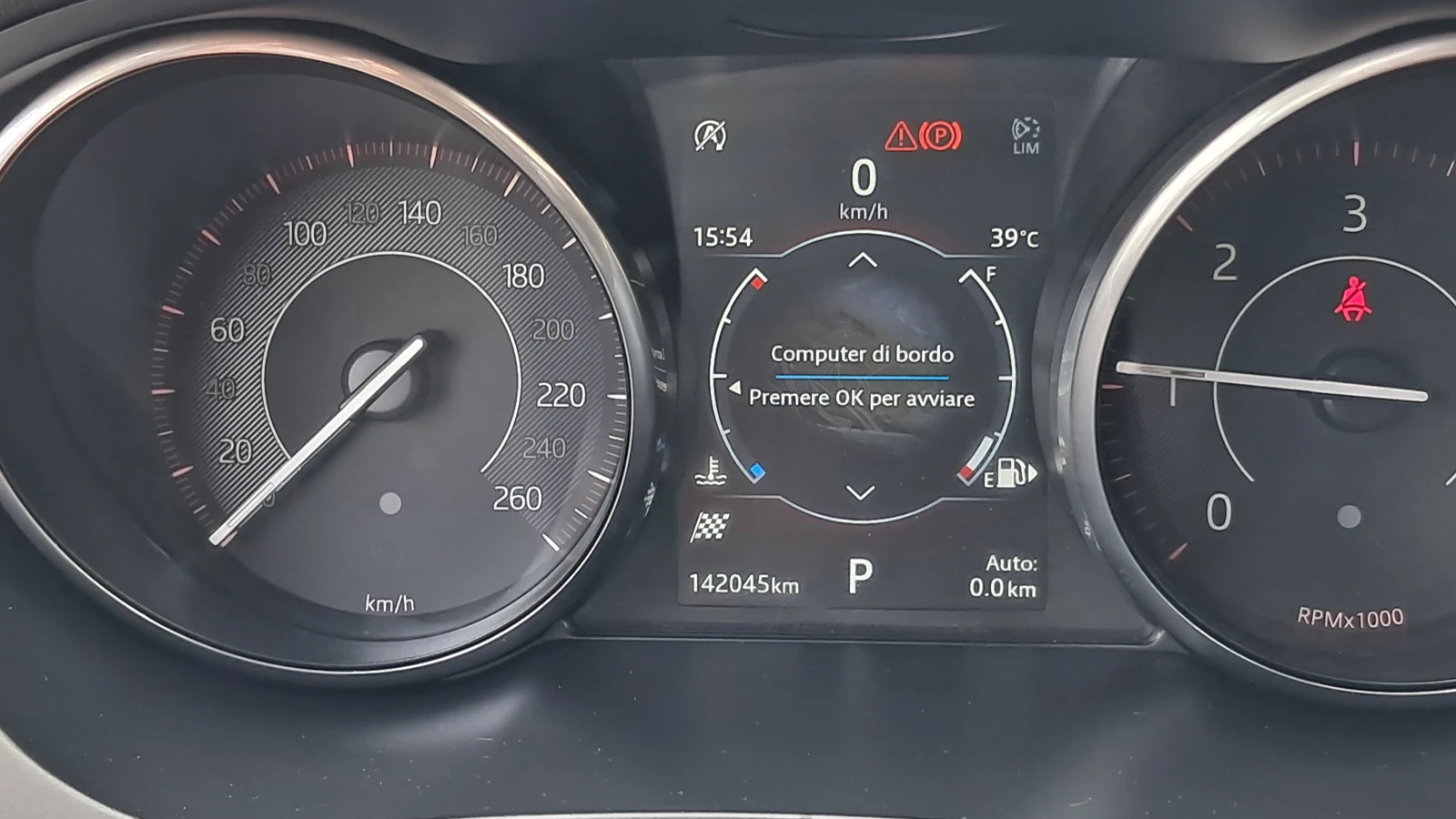 Jaguar E-pace РЕАЛ КМ FULL= R DYNAMIC 4X4 ИЗКЛЮЧИТЕЛ ОБСЛУЖН УНИ, снимка 10 - Автомобили и джипове - 12491033