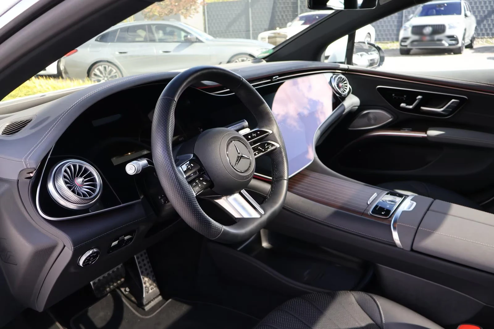Mercedes-Benz EQS 580/AMG/4M/544HP/PANO/360/H.-SCREEN/PREMIUM+ /765f - изображение 9