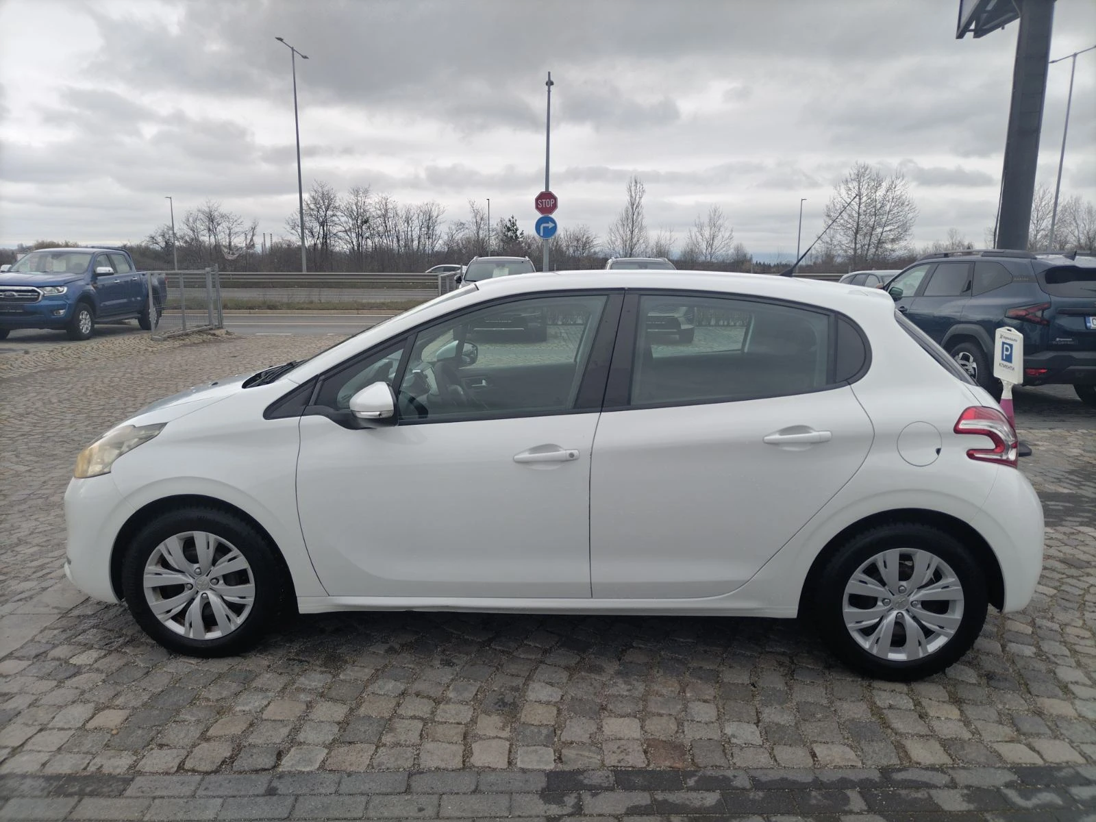 Peugeot 208 1.4HDI/68к.с, снимка 7 - Автомобили и джипове - 54031483