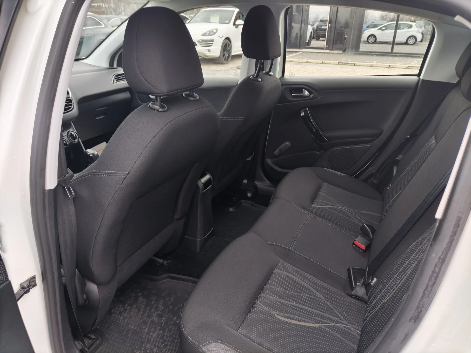 Peugeot 208 1.4HDI/68к.с, снимка 13 - Автомобили и джипове - 54031483