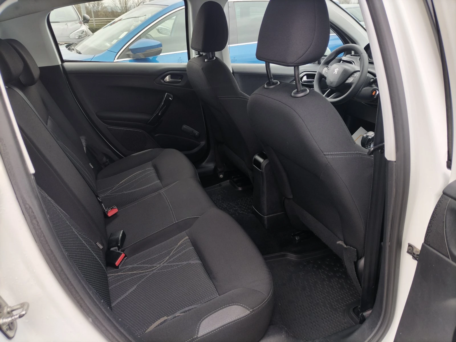 Peugeot 208 1.4HDI/68к.с, снимка 14 - Автомобили и джипове - 54031483