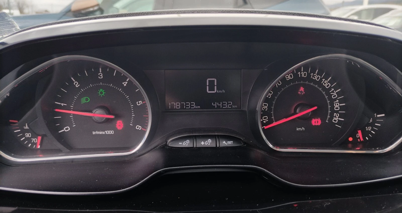 Peugeot 208 1.4HDI/68к.с, снимка 10 - Автомобили и джипове - 54031483