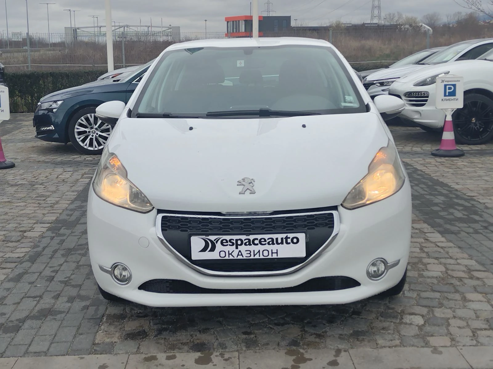 Peugeot 208 1.4HDI/68к.с, снимка 2 - Автомобили и джипове - 54031483