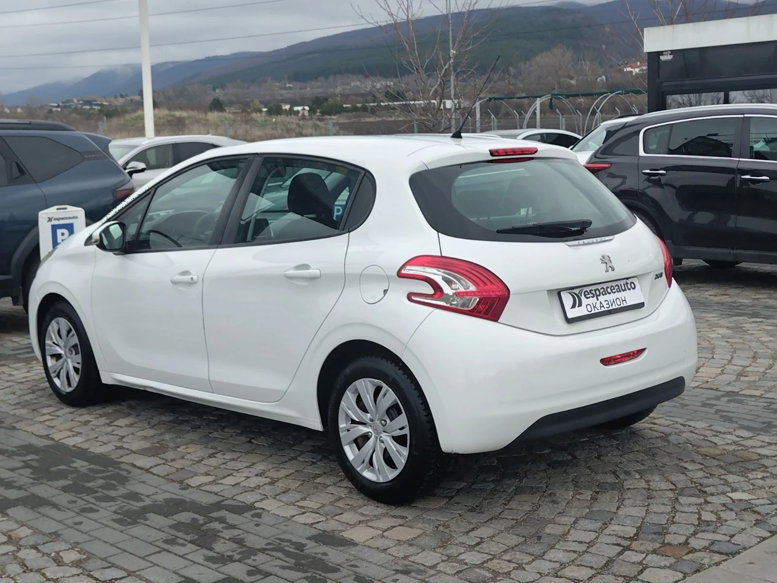 Peugeot 208 1.4HDI/68к.с, снимка 6 - Автомобили и джипове - 54031483