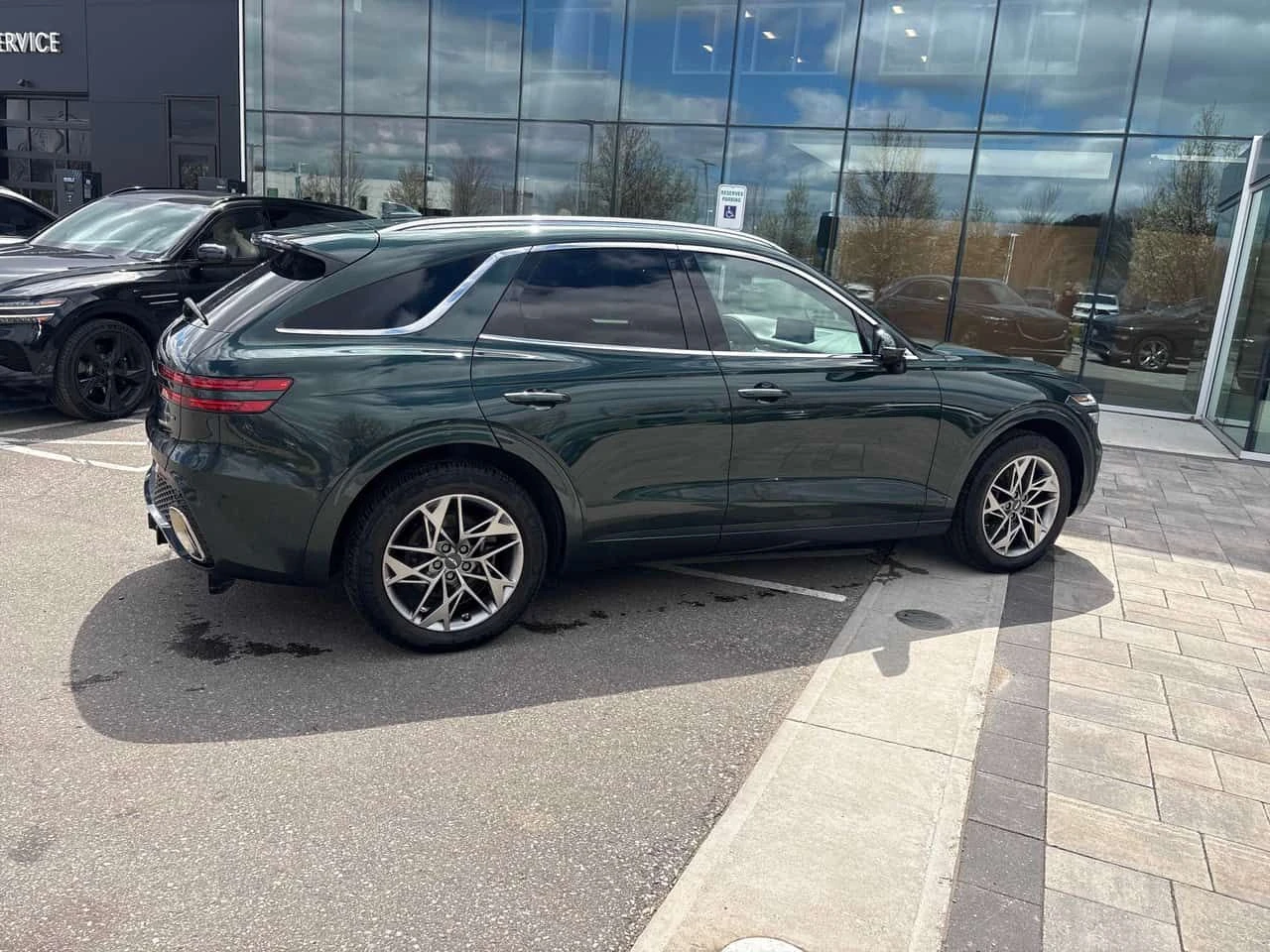 Genesis GV70 * 2.5T Advanced * DISTRONIC* PANORAMA* ОБДУХВАНЕ* , снимка 3 - Автомобили и джипове - 54386091
