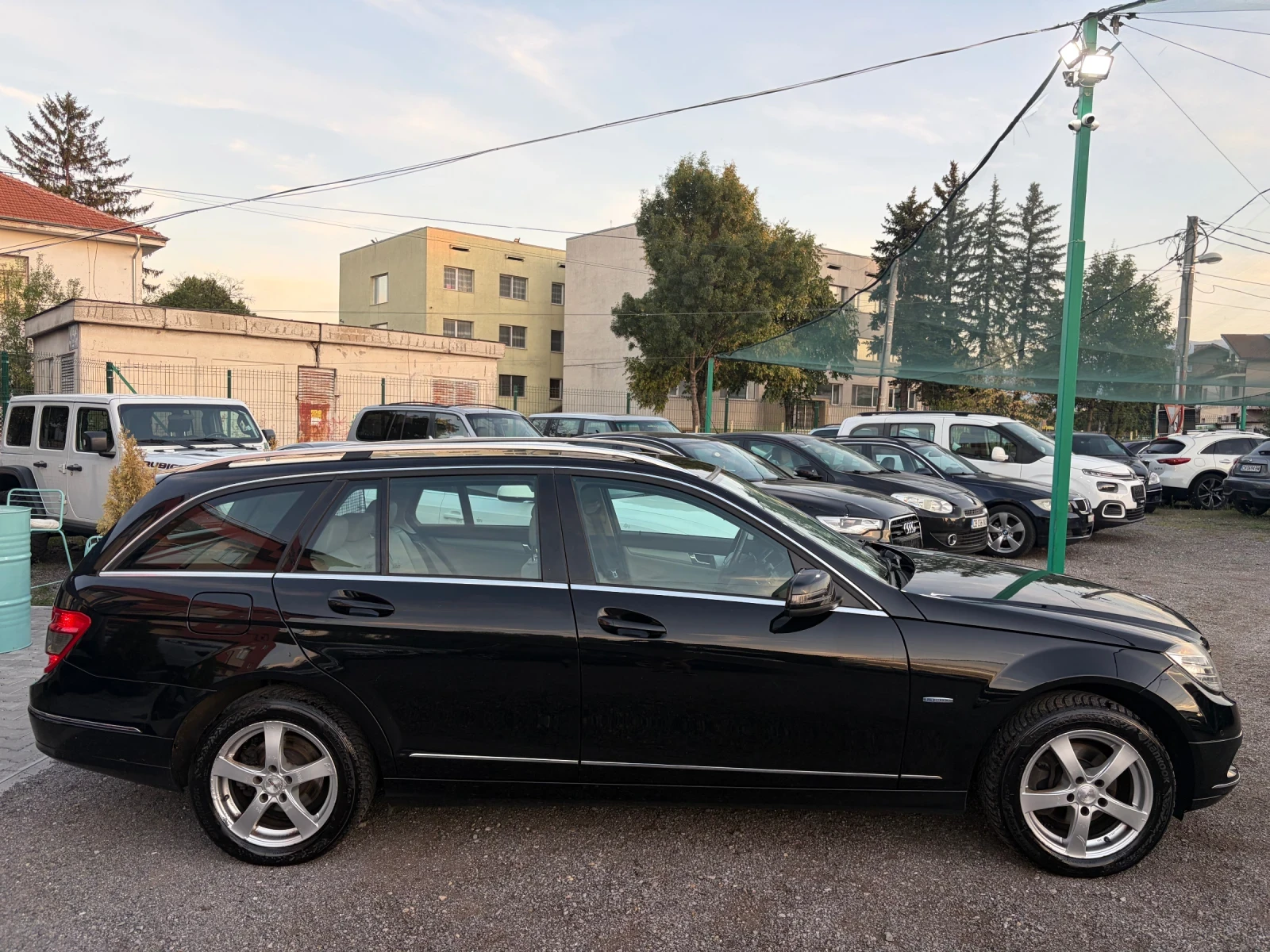 Mercedes-Benz C 200, снимка 3 - Автомобили и джипове - 55864466