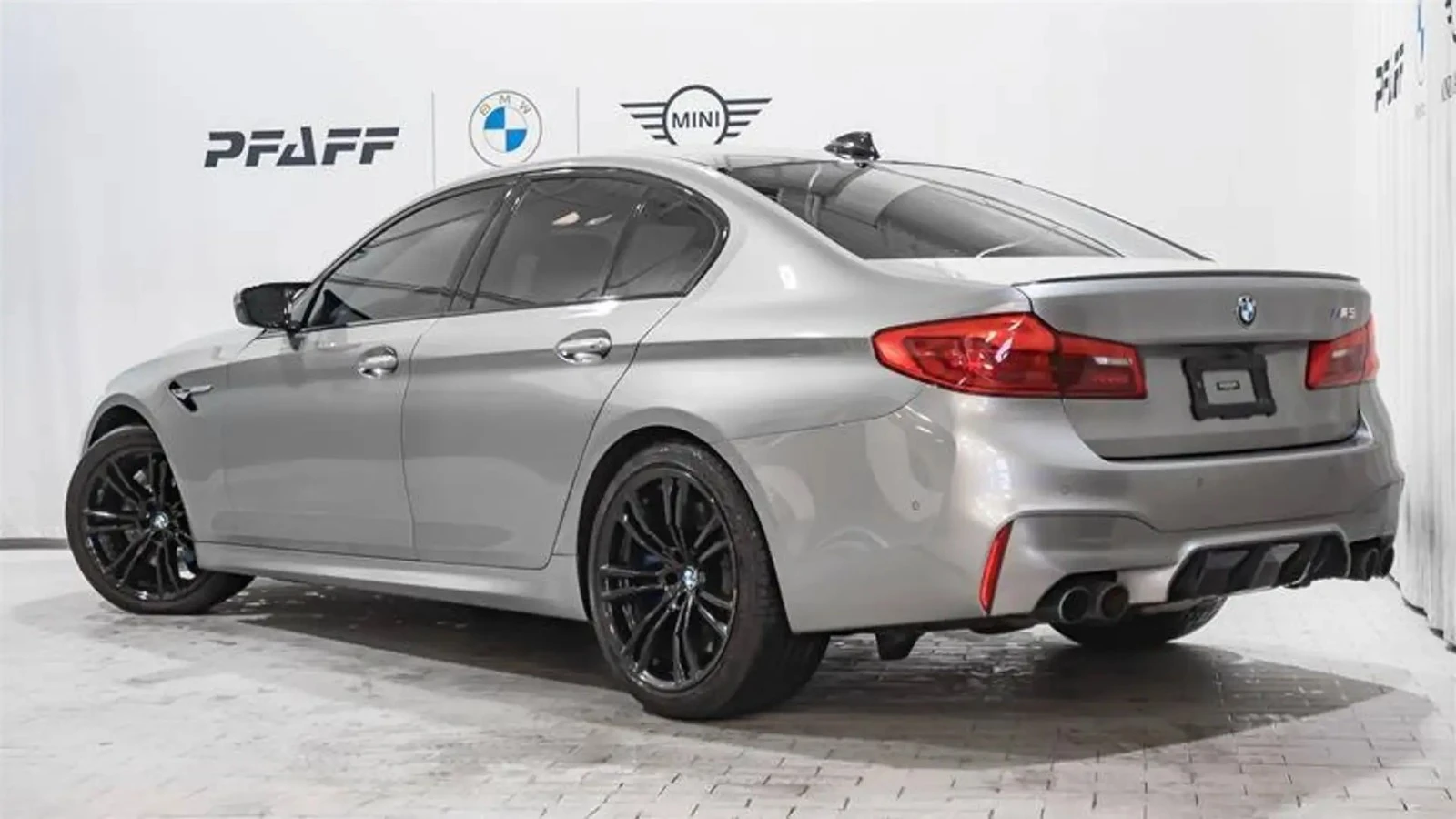 BMW M5 F90* HUD* НАВИ* ПАНО* KEYLESS* HARMAN, снимка 5 - Автомобили и джипове - 56101253
