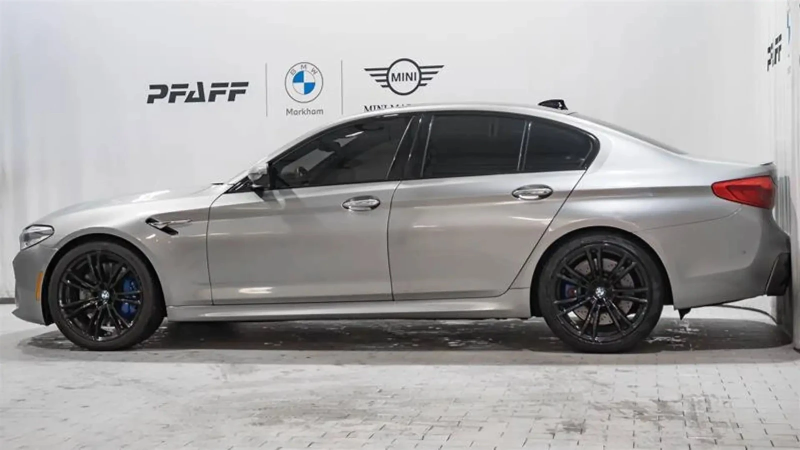 BMW M5 F90* HUD* НАВИ* ПАНО* KEYLESS* HARMAN, снимка 2 - Автомобили и джипове - 56101253