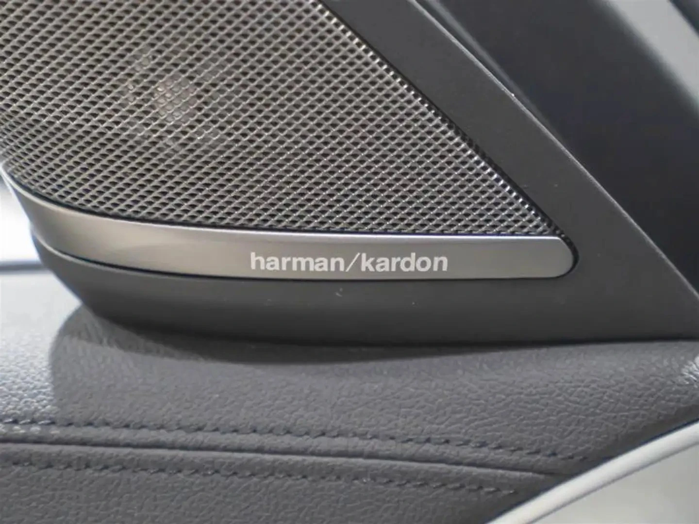 BMW M5 F90* HUD* НАВИ* ПАНО* KEYLESS* HARMAN, снимка 9 - Автомобили и джипове - 56101253