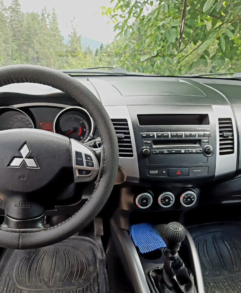 Mitsubishi Outlander, снимка 4 - Автомобили и джипове - 45010660