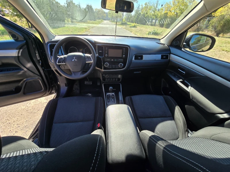 Mitsubishi Outlander 2.4 AWD, снимка 10 - Автомобили и джипове - 47641720