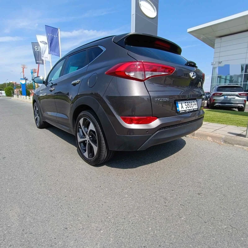 Hyundai Tucson, снимка 8 - Автомобили и джипове - 52700317