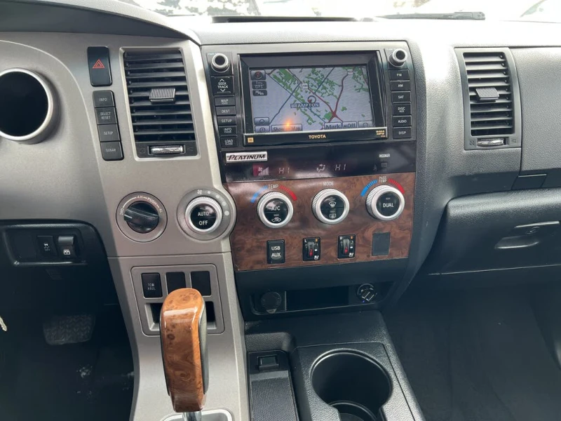 Toyota Tundra JBL* CREWMAX* 5.7* ПОДГРЕВ* КОЖА* КАМЕРА* ОБДУХВАН, снимка 13 - Автомобили и джипове - 53251631