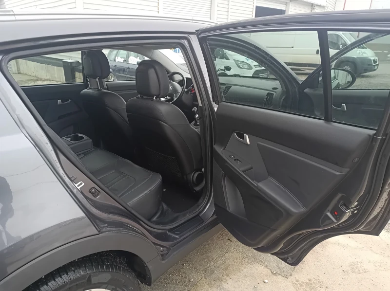 Kia Sportage 2.0crdi AWD, снимка 15 - Автомобили и джипове - 53445705