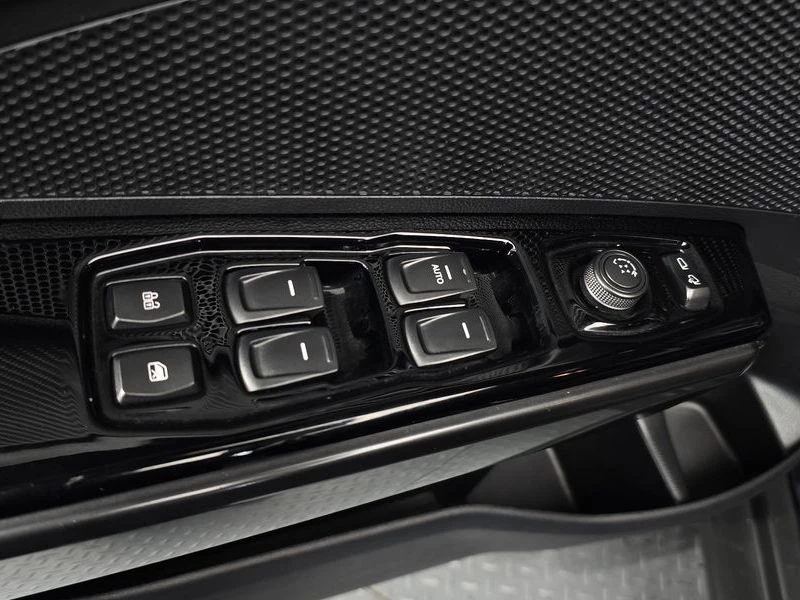 SsangYong Tivoli 1.6 673910 Automatic, снимка 17 - Автомобили и джипове - 55749466