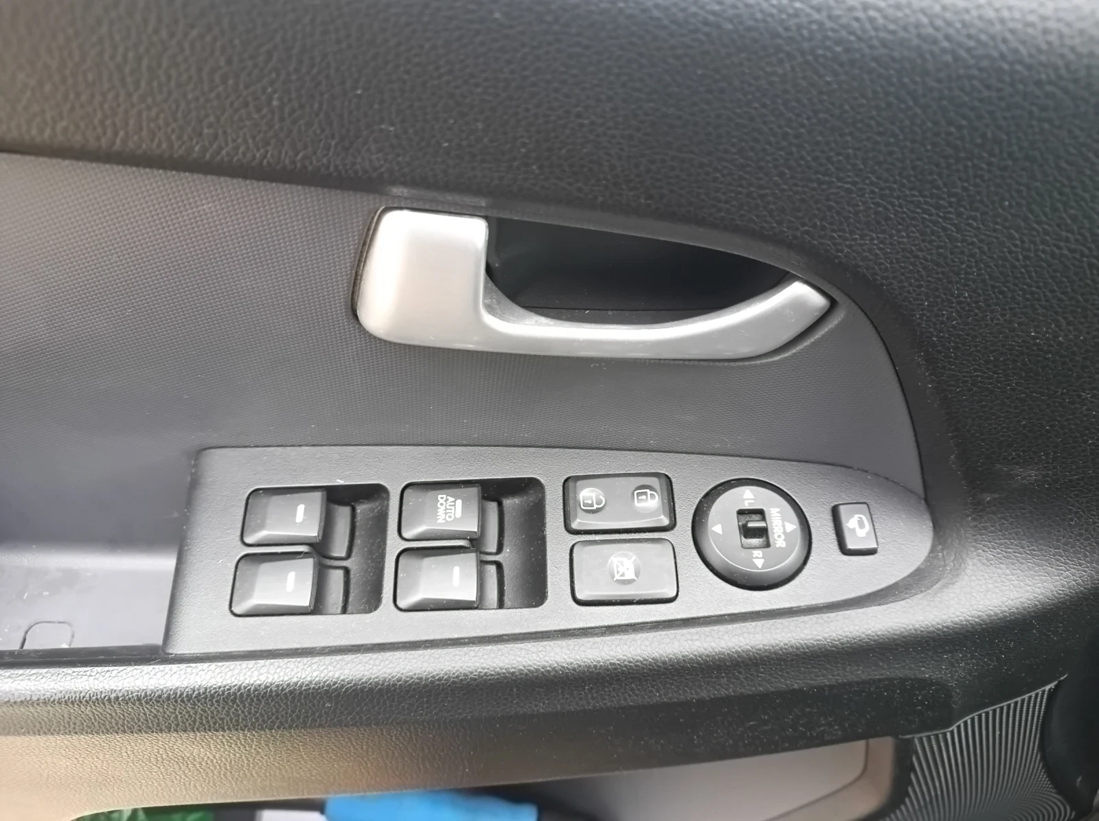 Kia Sportage 2.0crdi AWD - изображение 8