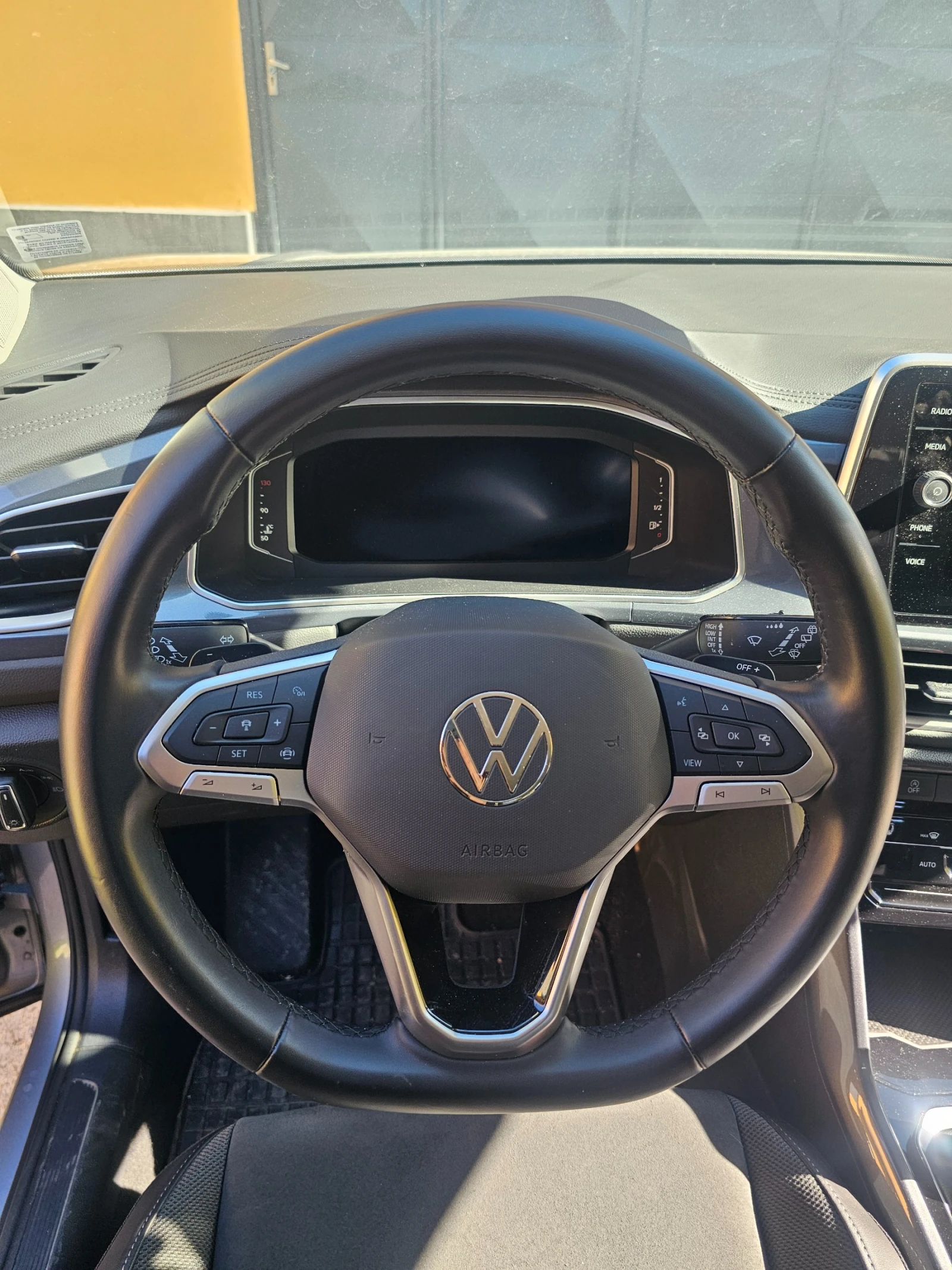 VW T-Roc R-line, снимка 13 - Автомобили и джипове - 55232463