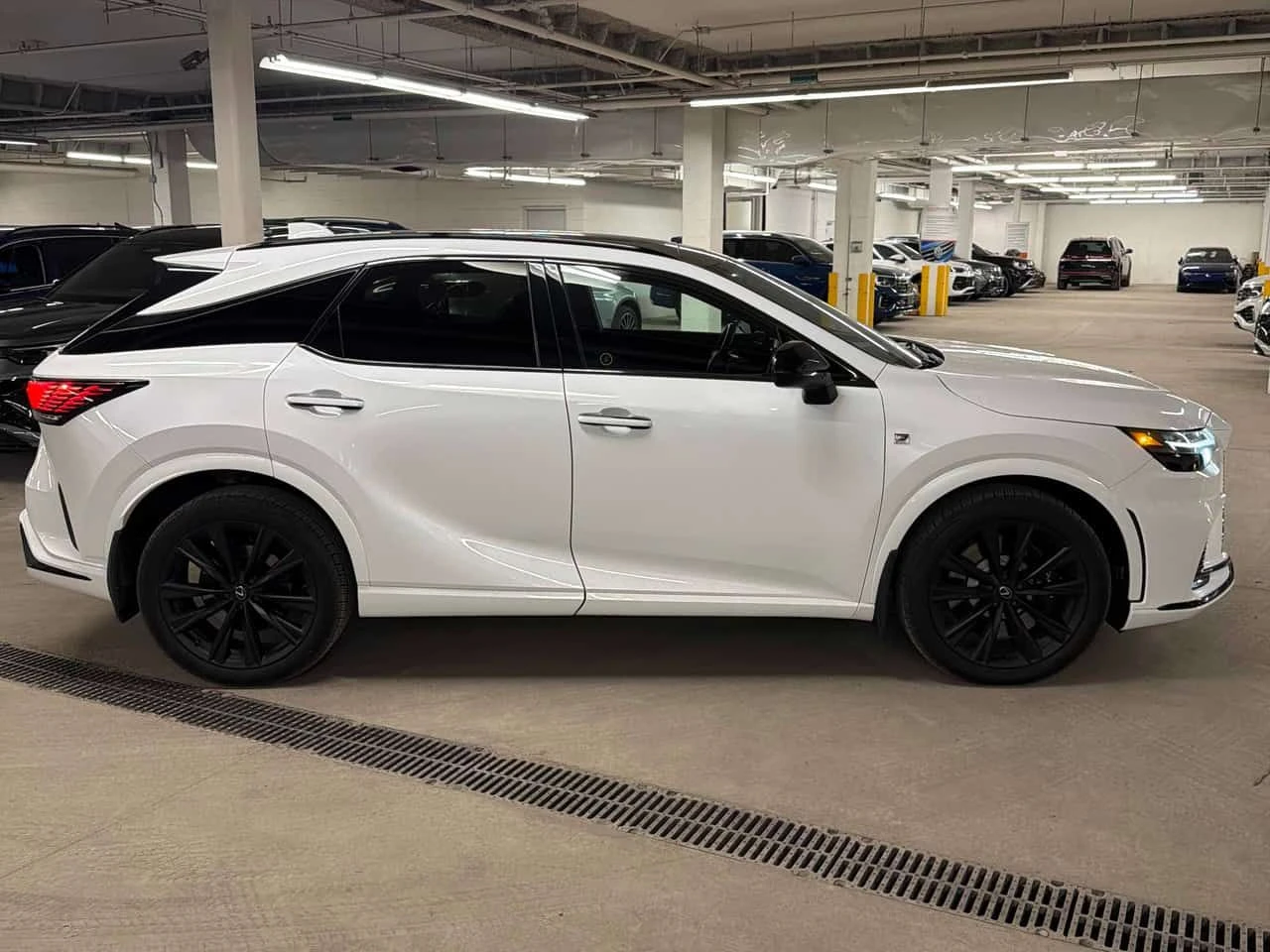 Lexus RX 500h F-Sport 2 CARFAX, снимка 3 - Автомобили и джипове - 55652726