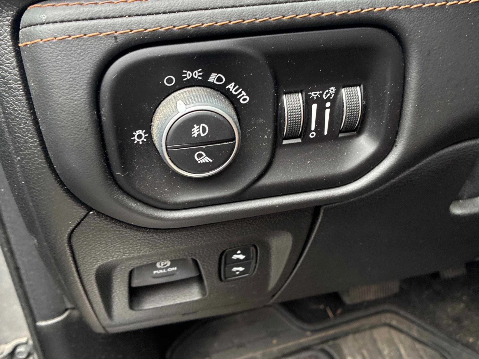 Dodge RAM 1500 * Longhorn * CARFAX * БЕЗ ПЪРВОНАЧАЛНА ВНОСКА, снимка 11 - Автомобили и джипове - 55948232