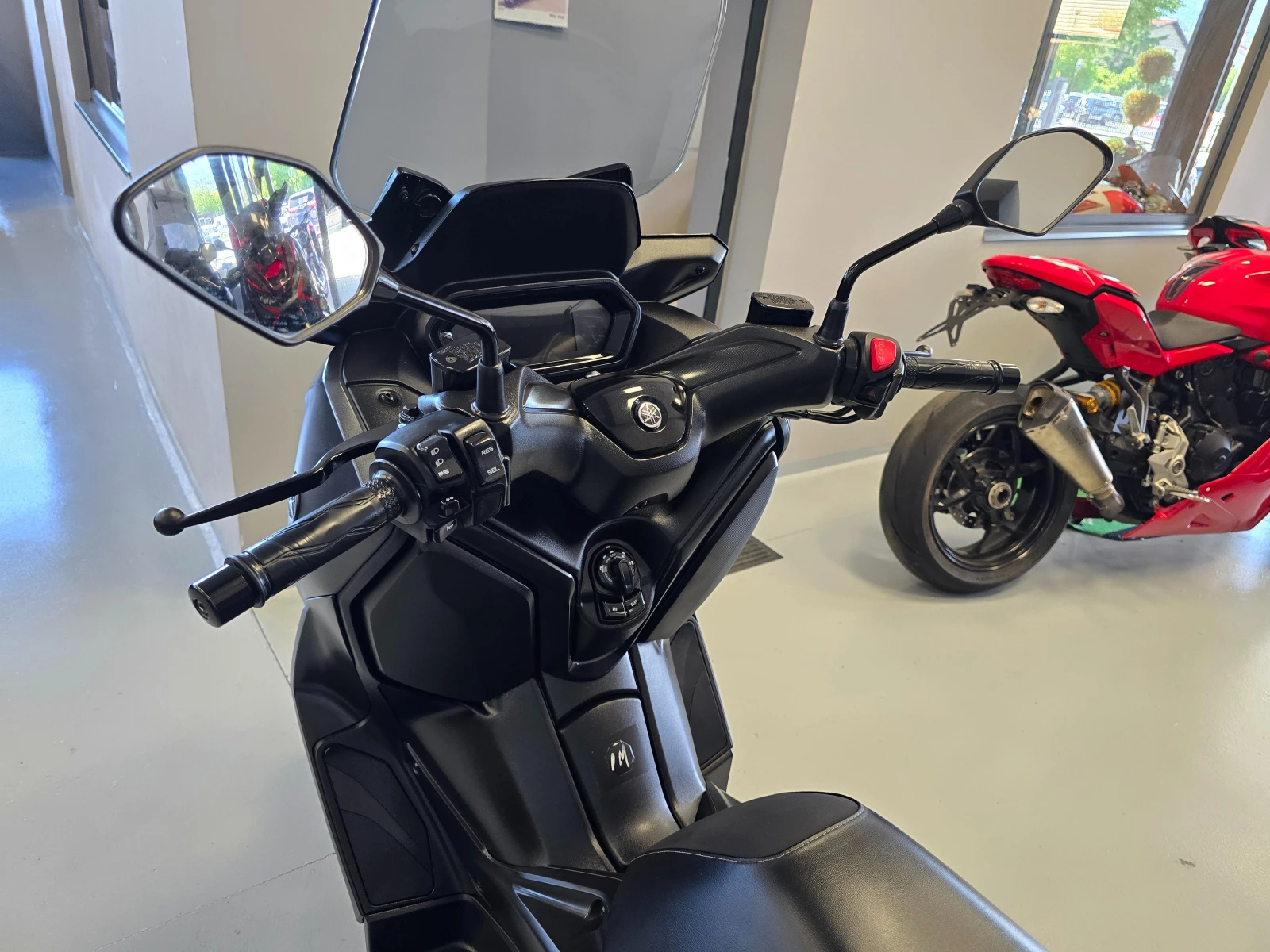 Yamaha X-max 300ie, ABS, 2023г., снимка 9 - Мотоциклети и мототехника - 55323899