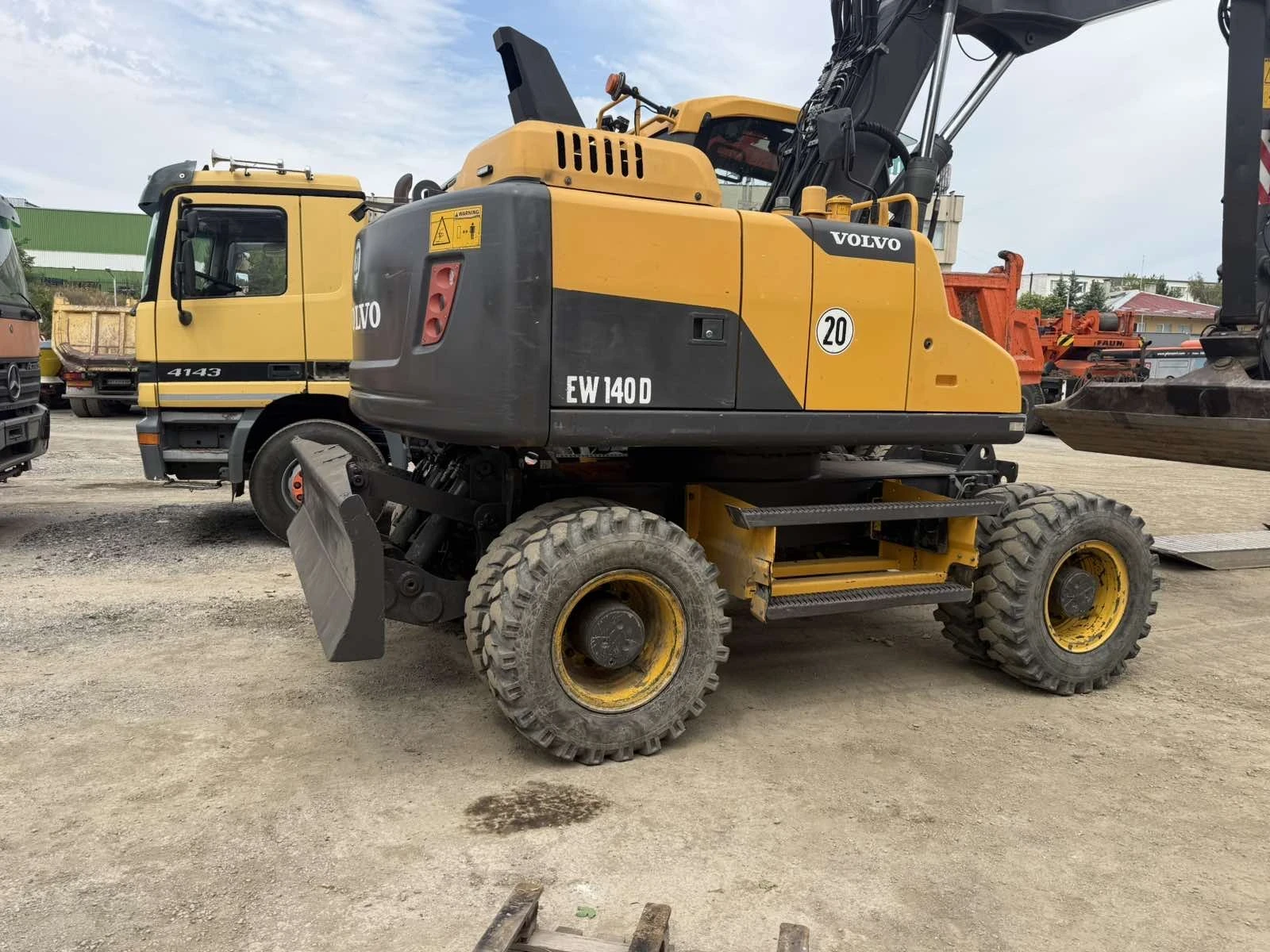 Багер Volvo EW140 D, снимка 2 - Индустриална техника - 55014139
