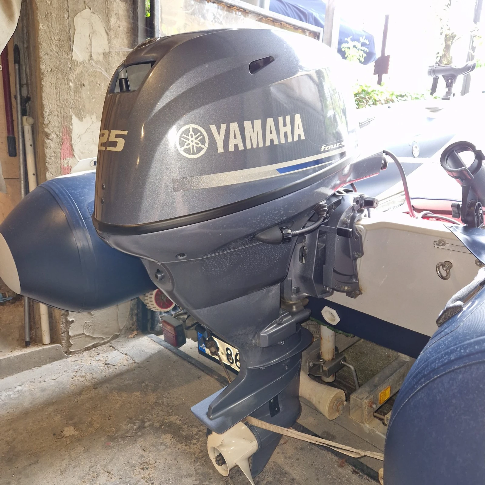 Извънбордов двигател Yamaha 25к.с. - изображение 2