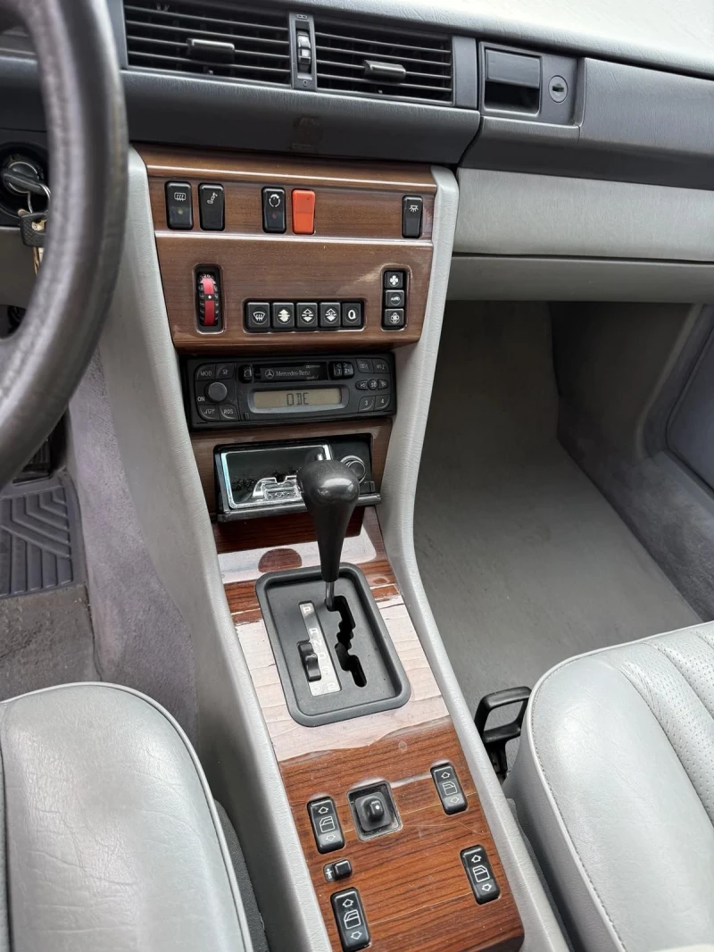 Mercedes-Benz 124 200e автоматик 129хил. кожен салон климатроник , снимка 9 - Автомобили и джипове - 49556864