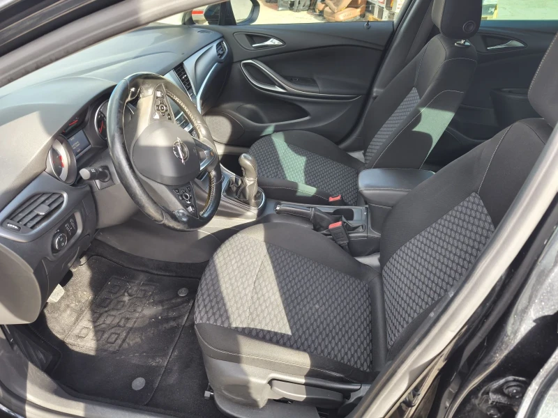 Opel Astra 1.6 CDTI, снимка 5 - Автомобили и джипове - 52551966