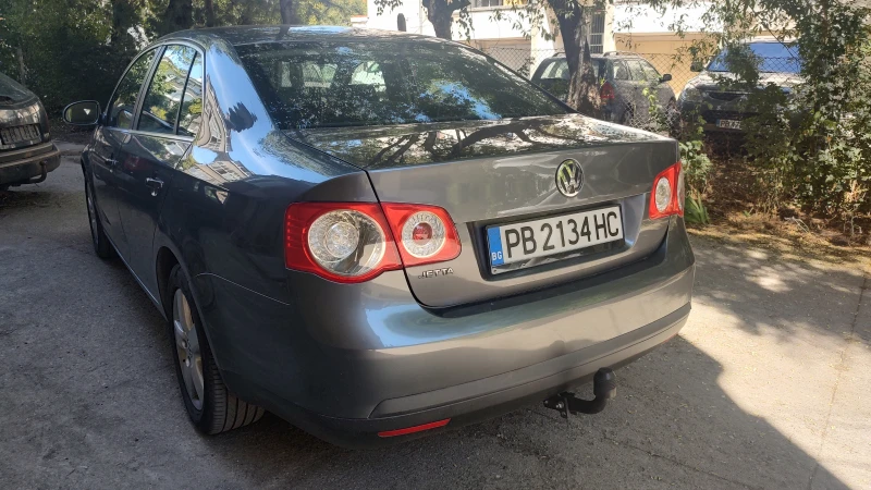 VW Jetta 1.6 102 К.С, снимка 3 - Автомобили и джипове - 52909673