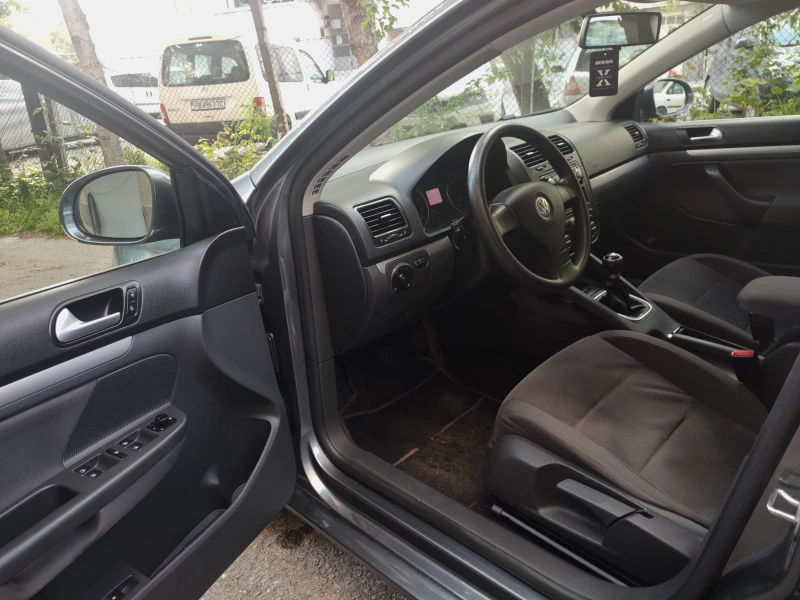 VW Jetta 1.6 102 К.С, снимка 10 - Автомобили и джипове - 52909673