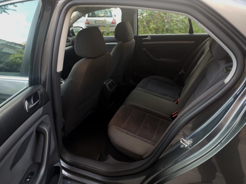 VW Jetta 1.6 102 К.С, снимка 12 - Автомобили и джипове - 52909673