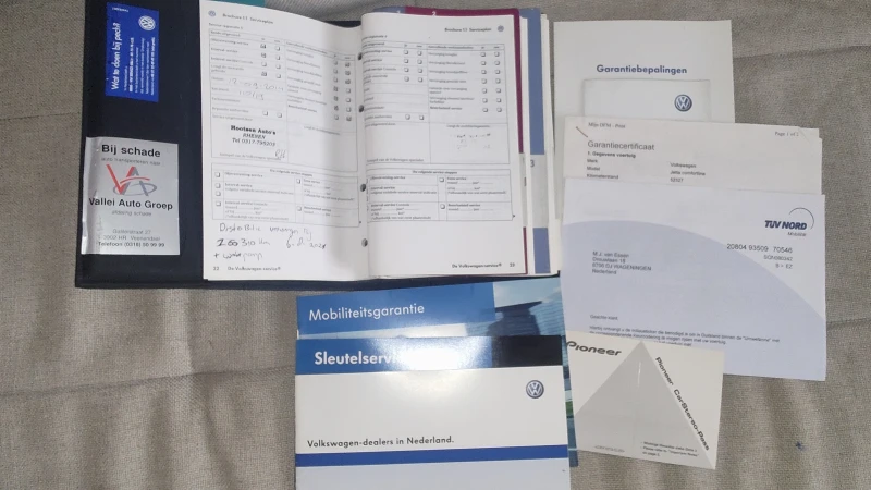 VW Jetta 1.6 102 К.С, снимка 14 - Автомобили и джипове - 52909673