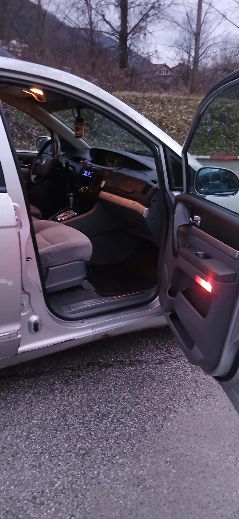 SsangYong Rodius 2.7XDI, снимка 11 - Автомобили и джипове - 53296716