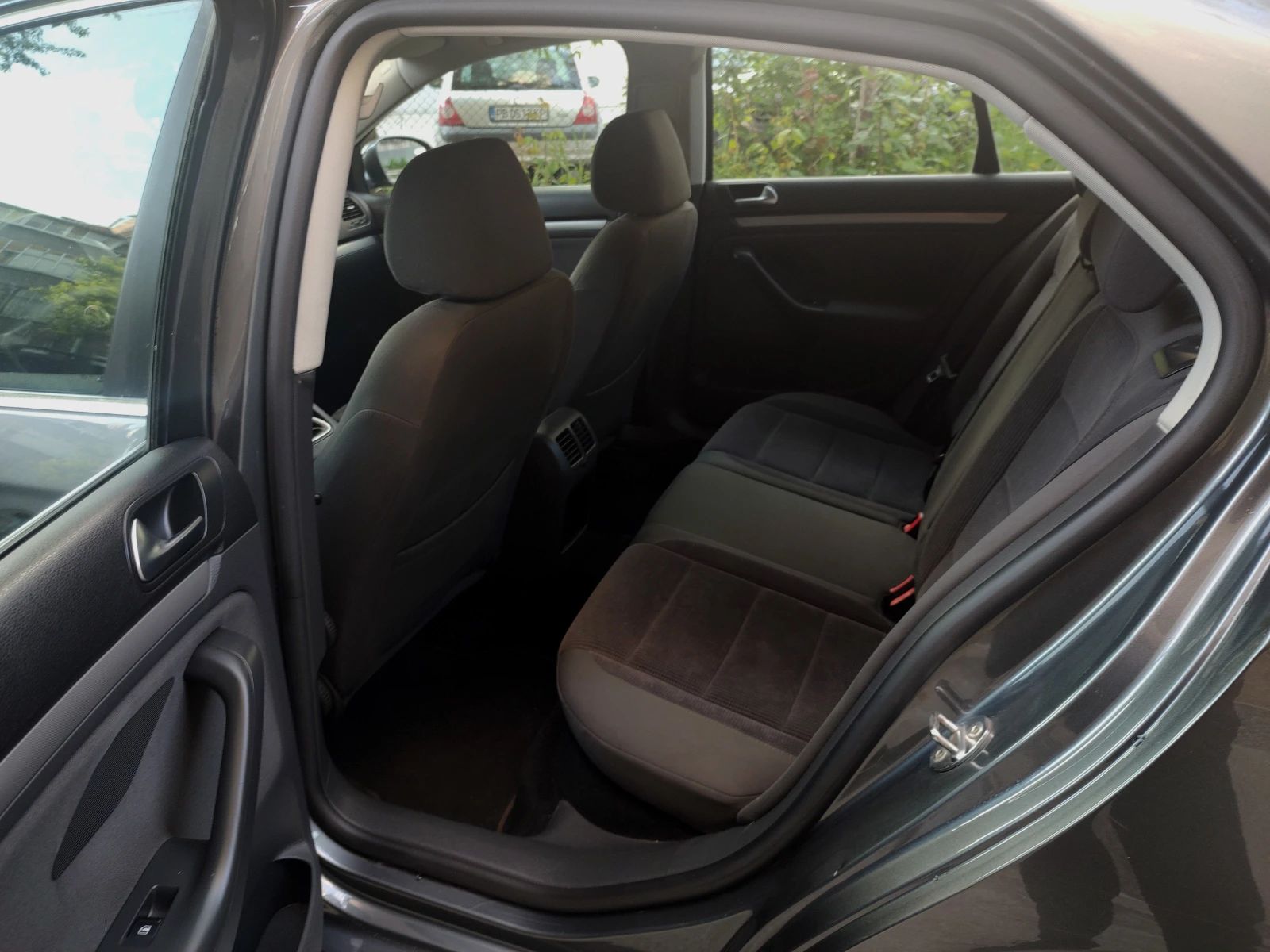 VW Jetta 1.6 102 �.� | Mobile.bg � ����������� 12