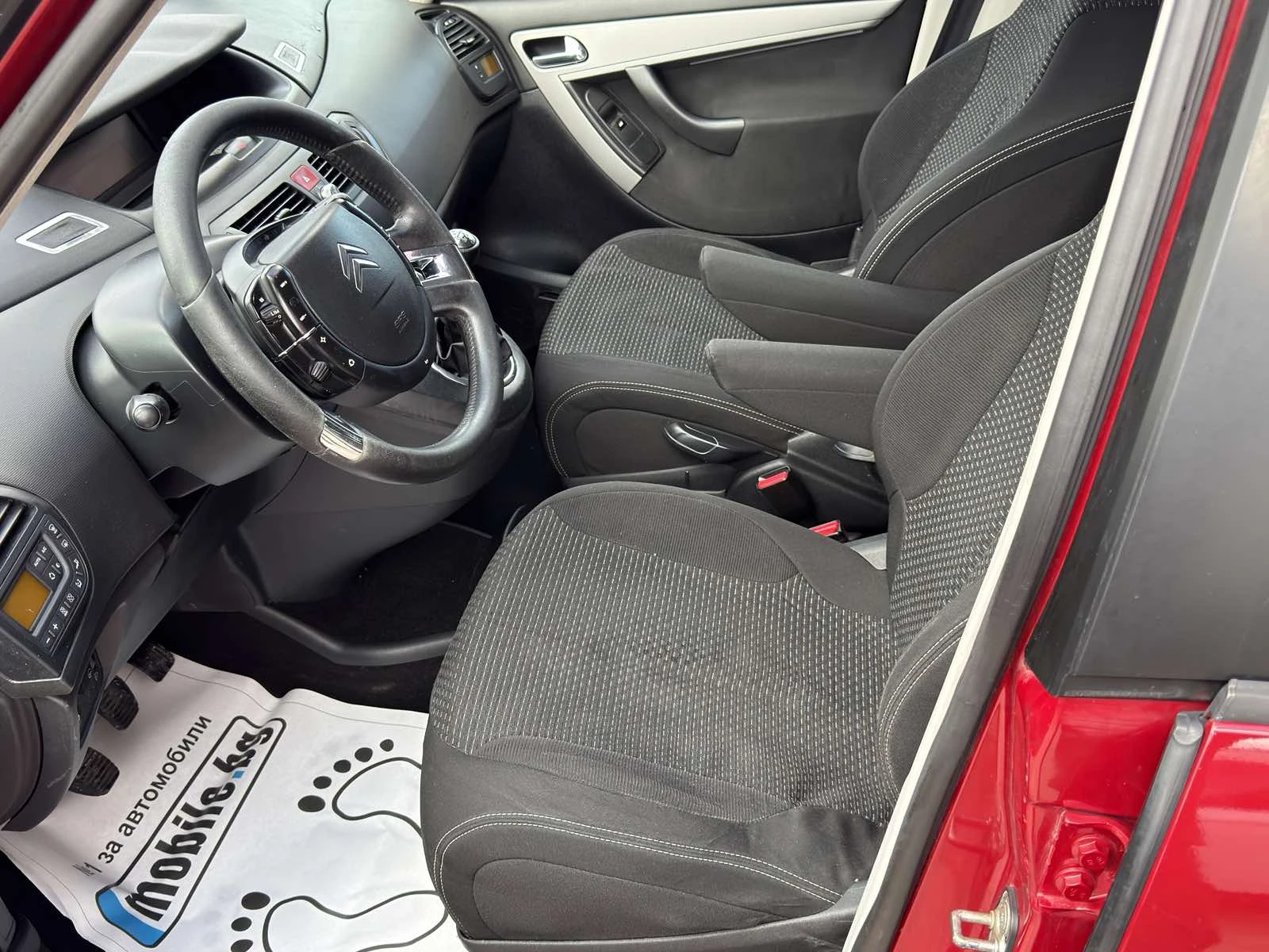 Citroen C4 Picasso 1.8i Газов инжекцион - изображение 7