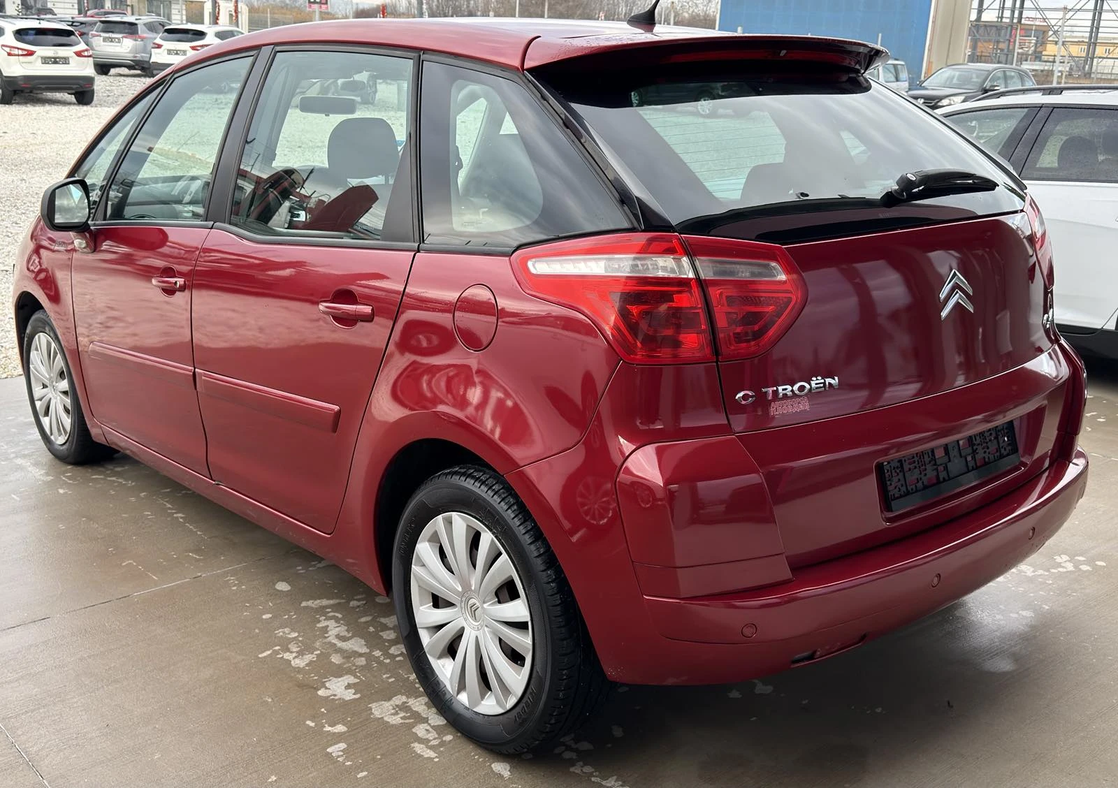 Citroen C4 Picasso 1.8i Газов инжекцион - изображение 4