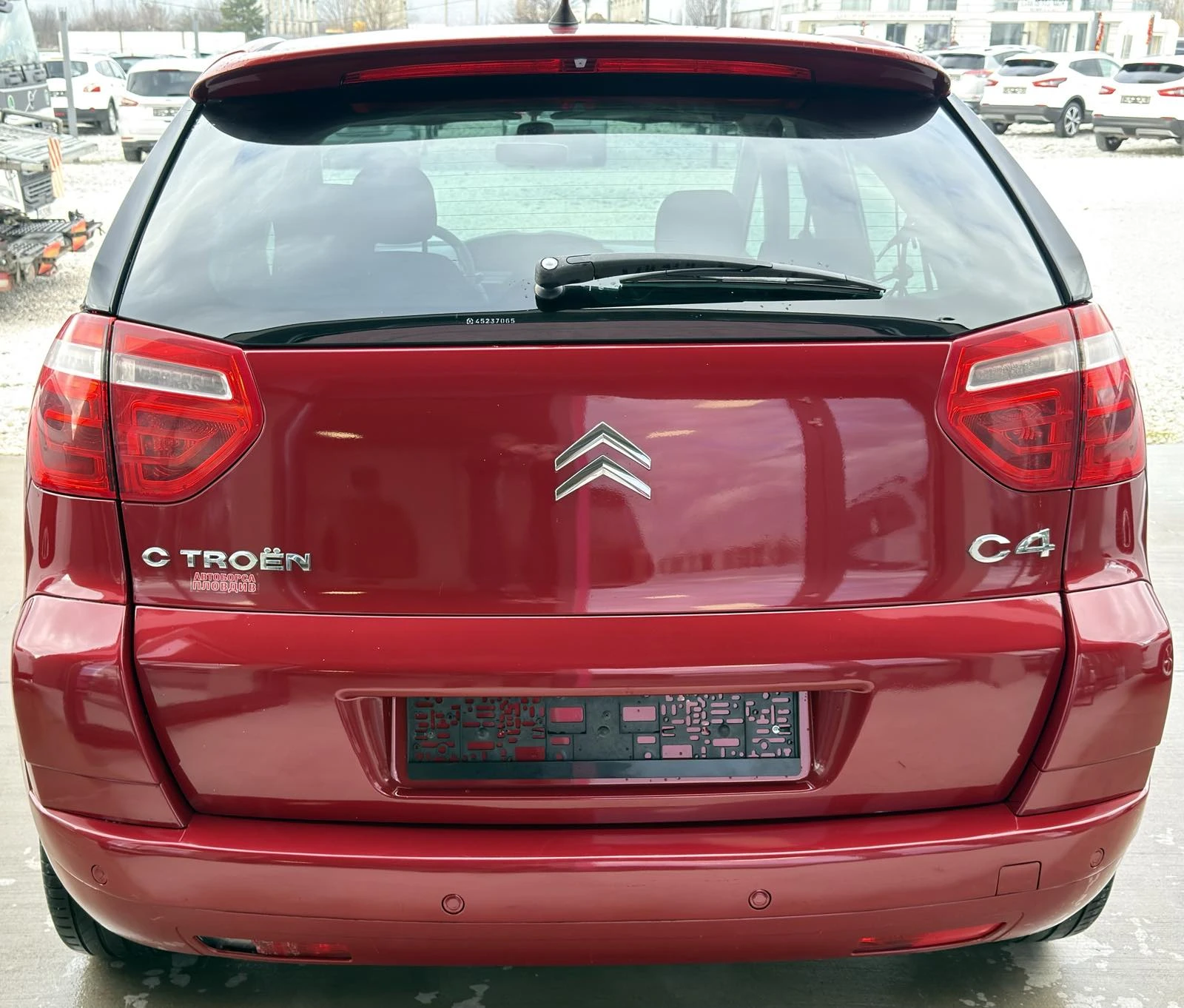 Citroen C4 Picasso 1.8i Газов инжекцион - изображение 6