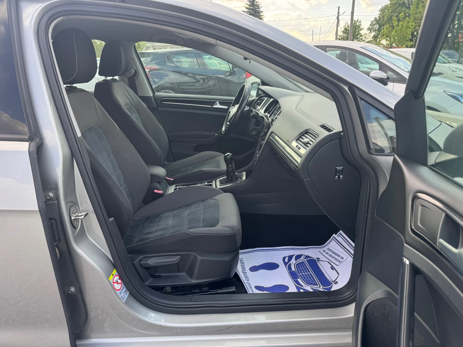 VW Golf VII 1.6TDi Highline , снимка 14 - Автомобили и джипове - 54346043