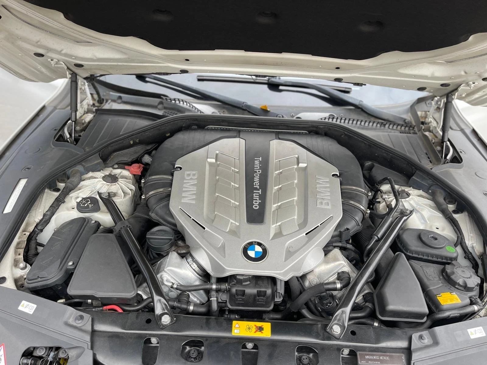 BMW 750 Active hybrit bi turbo, снимка 13 - Автомобили и джипове - 54517981