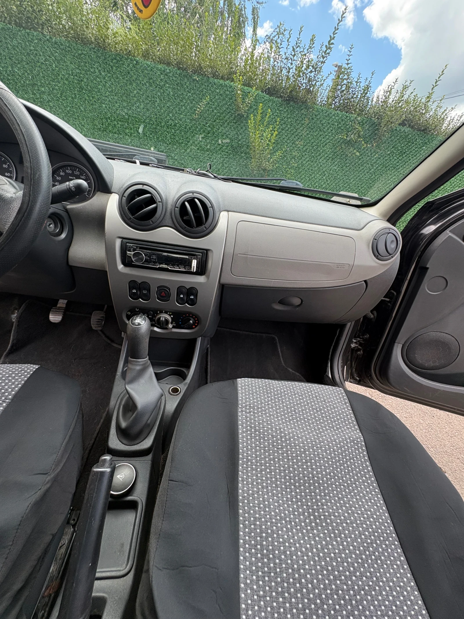 Dacia Sandero 1.2i, снимка 10 - Автомобили и джипове - 55512002