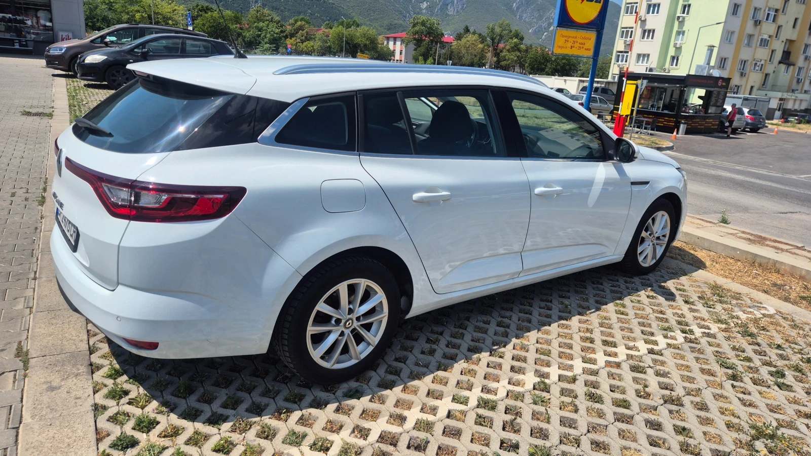 Renault Megane 1.5 DCI, снимка 3 - Автомобили и джипове - 55557125
