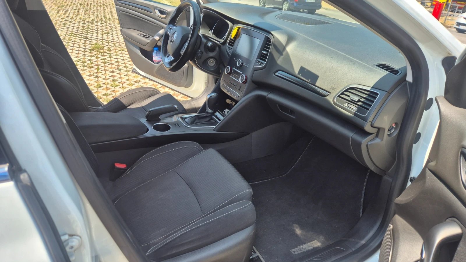 Renault Megane 1.5 DCI, снимка 9 - Автомобили и джипове - 55557125
