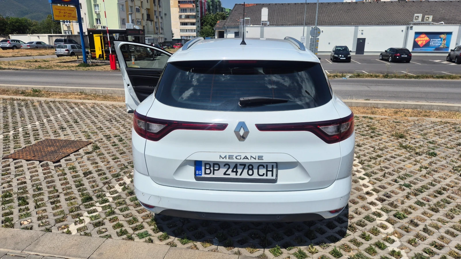 Renault Megane 1.5 DCI, снимка 2 - Автомобили и джипове - 55557125