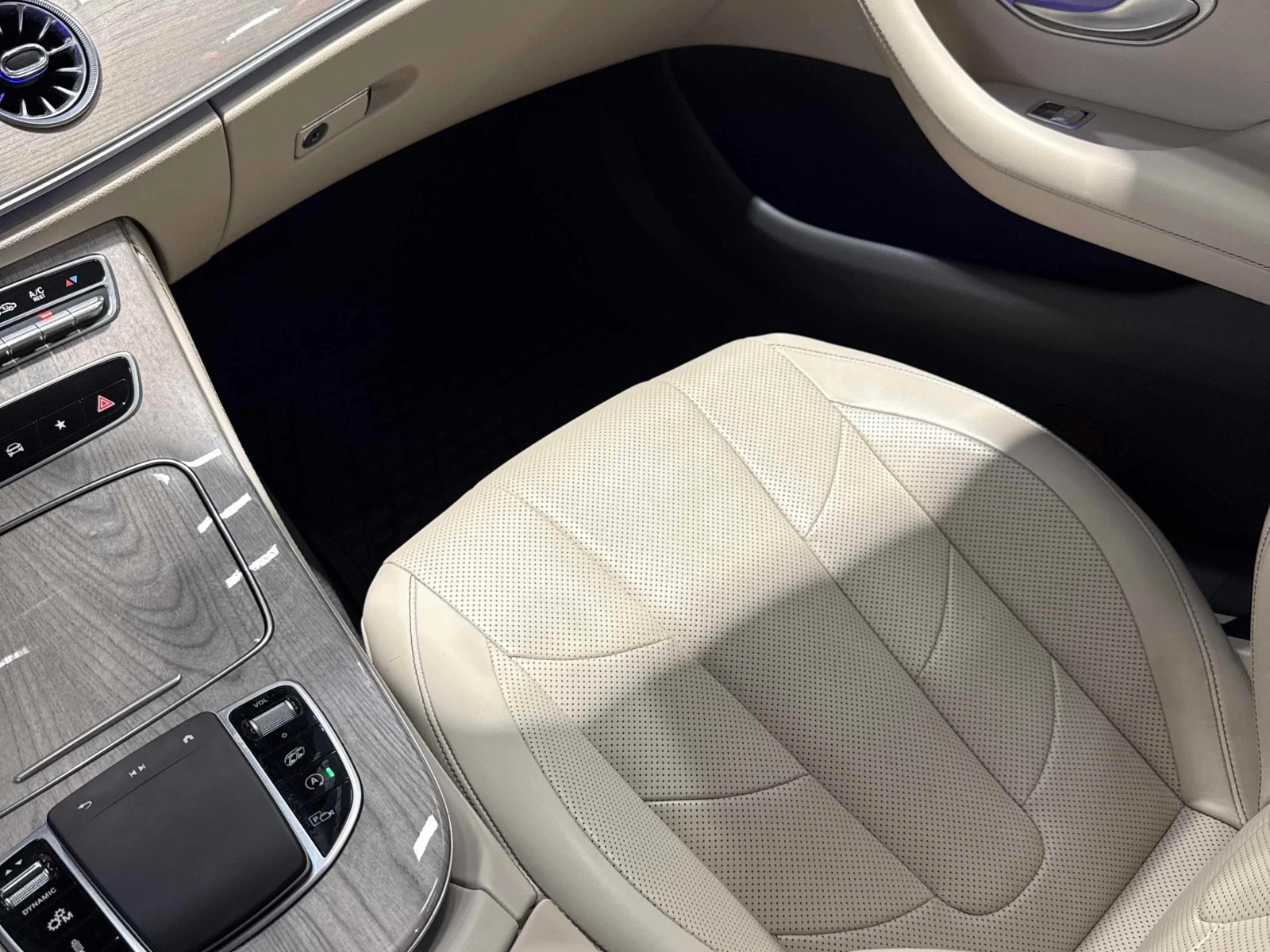 Mercedes-Benz CLS * AMG 53 4MATIC+ Coupe * CARFAX * ЦЕНА ДО БГ, снимка 17 - Автомобили и джипове - 55971937