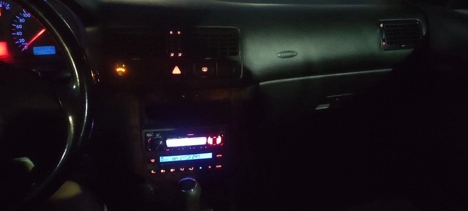 VW Bora, снимка 7 - Автомобили и джипове - 56144229
