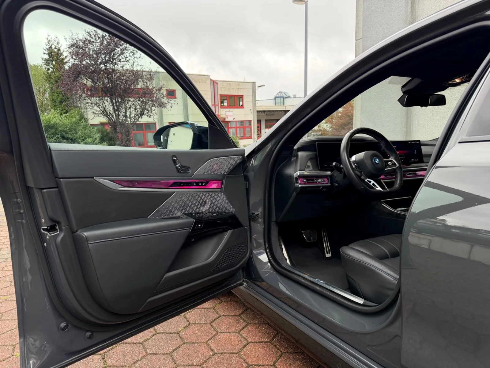 BMW i7 M70/xDrive/M PRO/360/SKY/TV/ICONIC GLOW/B&WDIAMOND | Mobile.bg � ����������� 7